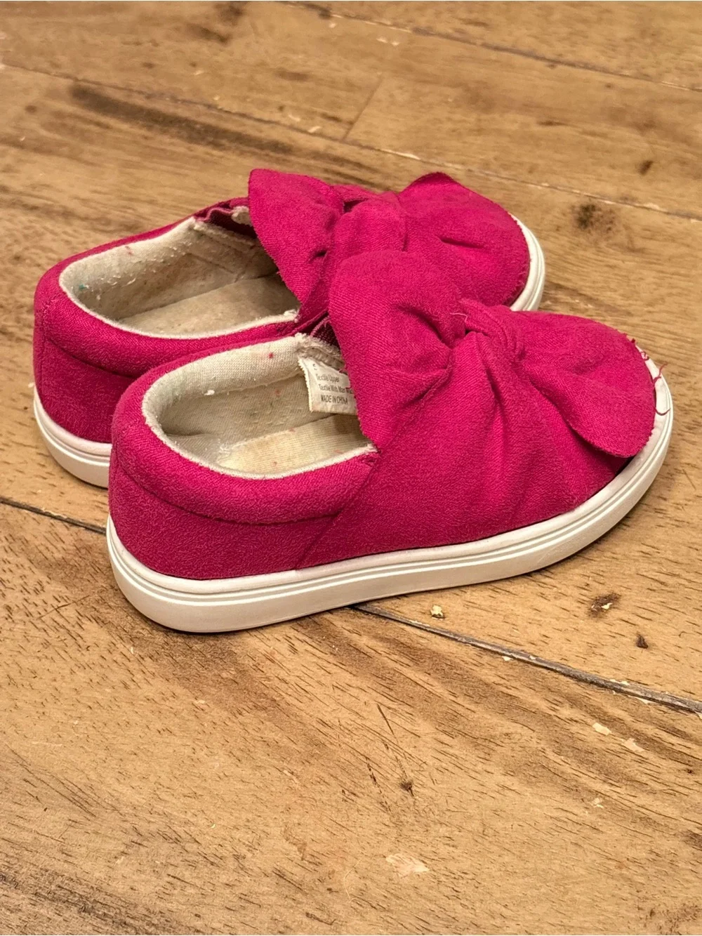 Fuchsia Slip-On Knot-Front Sneakers by Cat & Jack size toddler 5